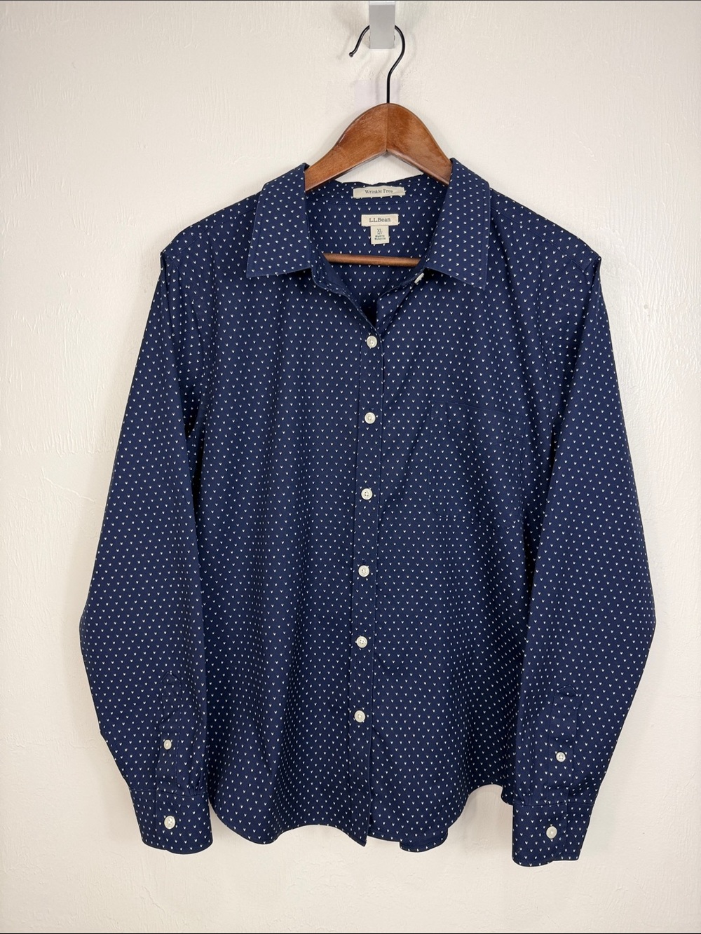 L.L.Bean Women’s XL Petite Navy Wrinkle-Free Cotton Button Down Shirt - Picture 2 of 9